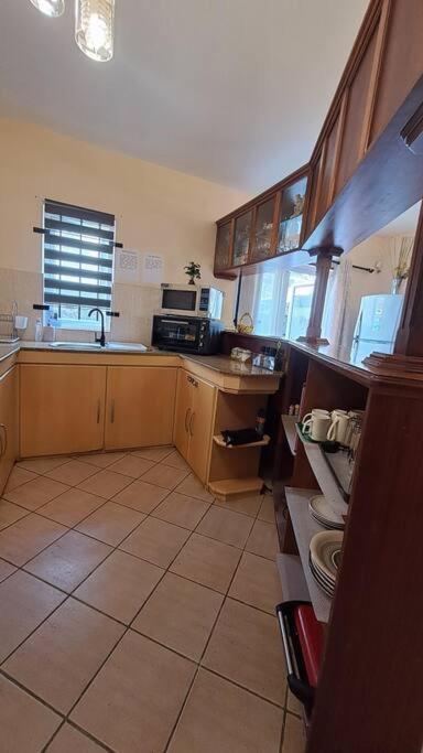 Sunshine Luxurious Villa:4 Mins Walk From Beach Flic-en-Flacq Екстериор снимка