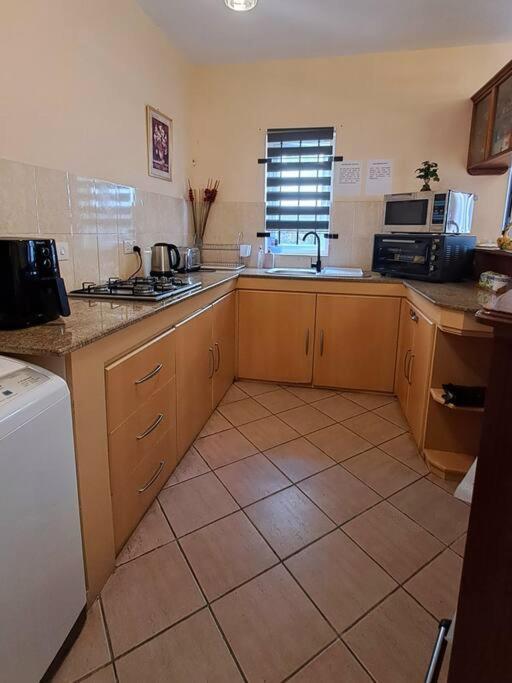 Sunshine Luxurious Villa:4 Mins Walk From Beach Flic-en-Flacq Екстериор снимка
